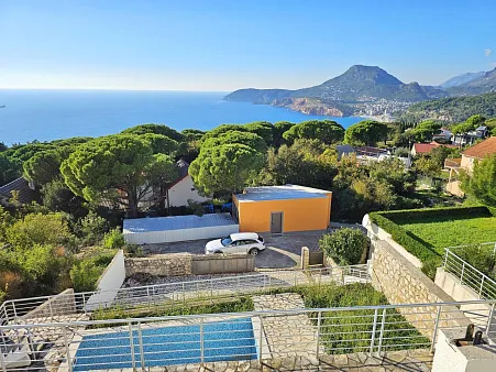 Haus mit Panoramablick in Ratac mit Swimmingpool